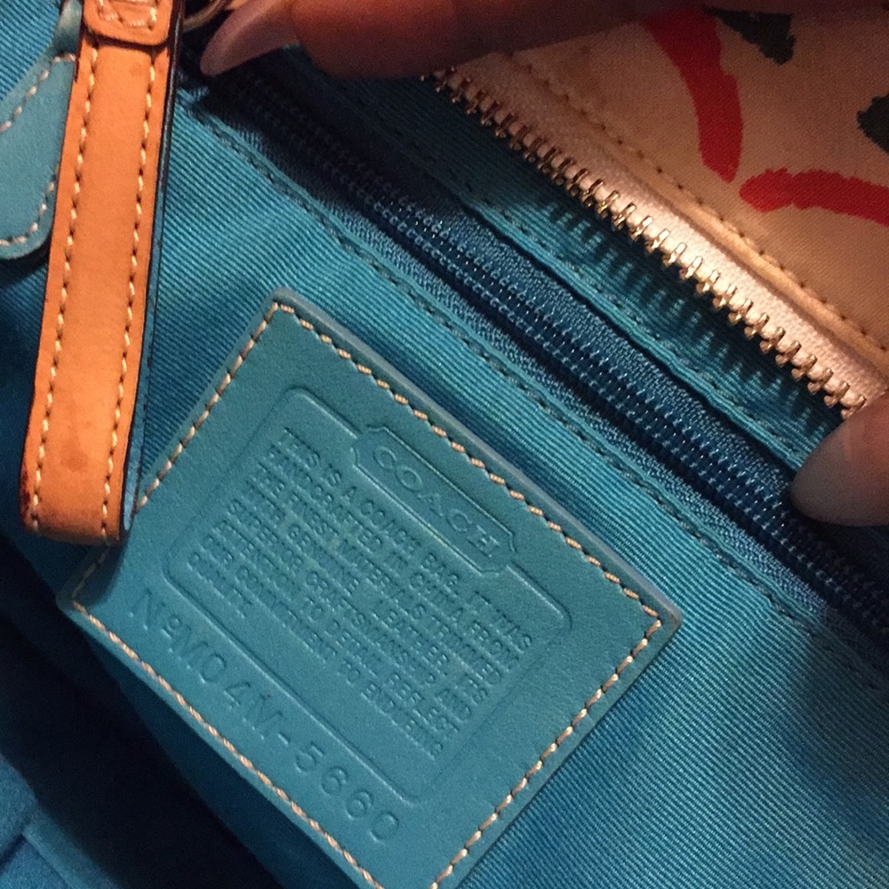 Authentic Coach handbag - Picture 2 of 4